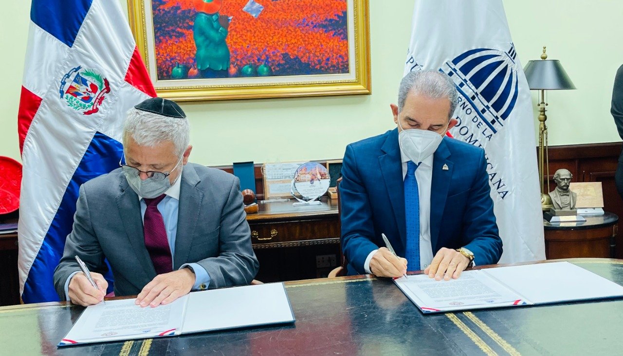 MESCYT y Fordham University de Estados Unidos firman acuerdo para dotar de becas a estudiantes dominicanos
