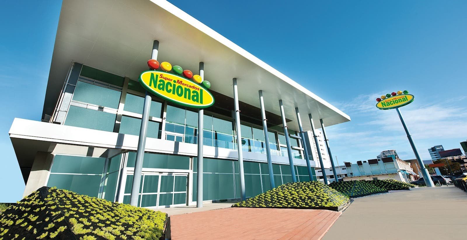 El Nacional adquiere varias sucursales de Supermercados La Cadena