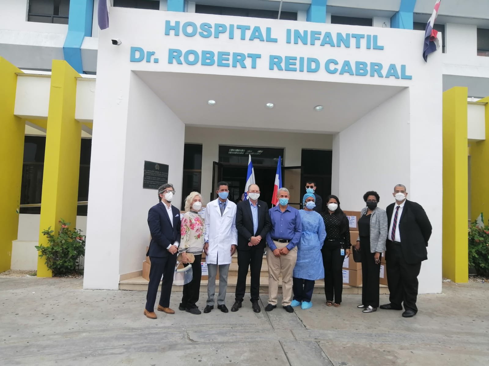 Hospital Robert Reid Cabral recibe donaciones de insumos médicos contra Covid-19 de embajada de Israel