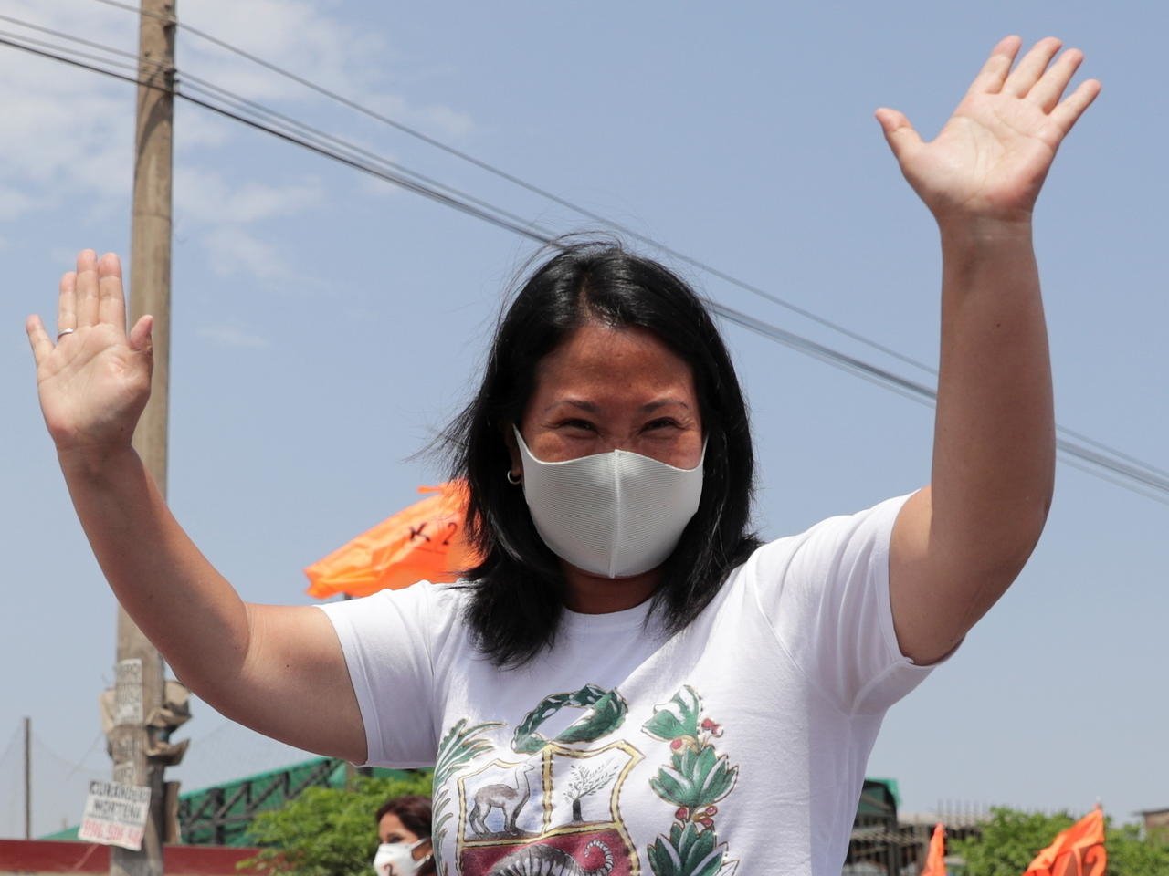 Fujimori y Castillo reiteran promesas al cerrar sus campañas en Perú