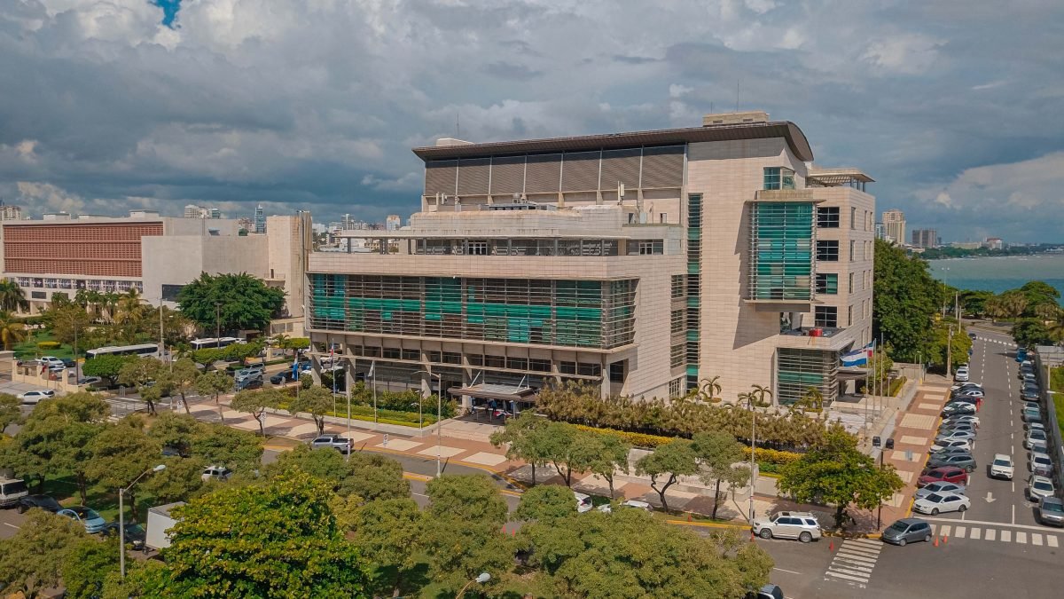 Prisiones traslada privados de libertad que mataron a otro en un motín ocurrido en la fortaleza militar de SFM