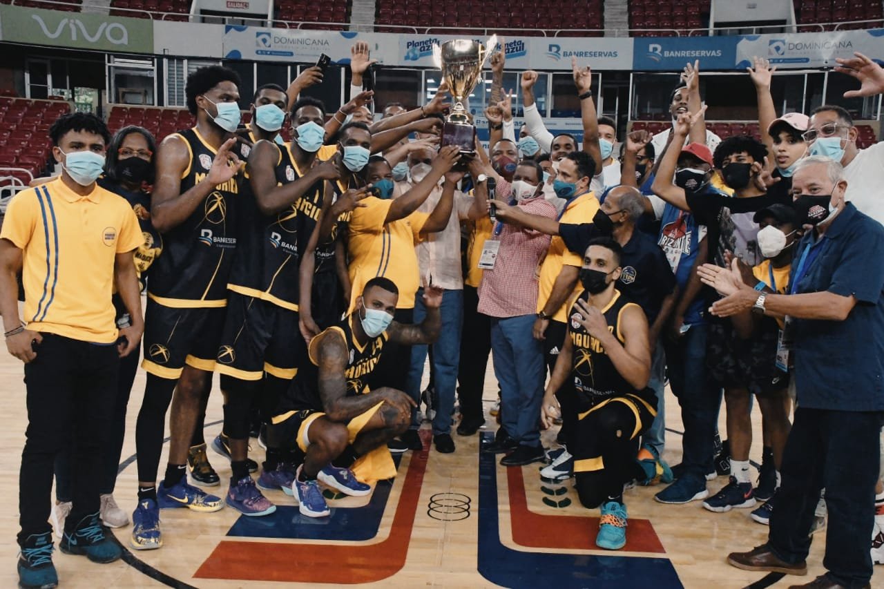 Mauricio Báez se corona campeón del Baloncesto Superior del Distrito Nacional por octava ocasión