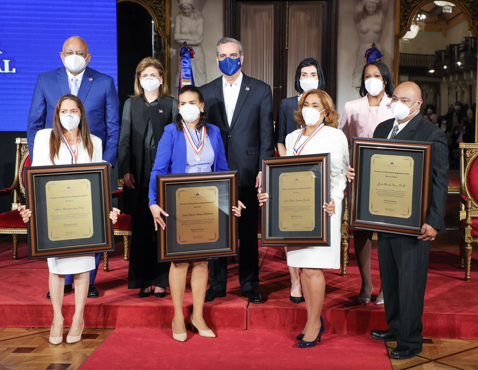 Abinader entrega Premios a la Excelencia Magisterial 2021