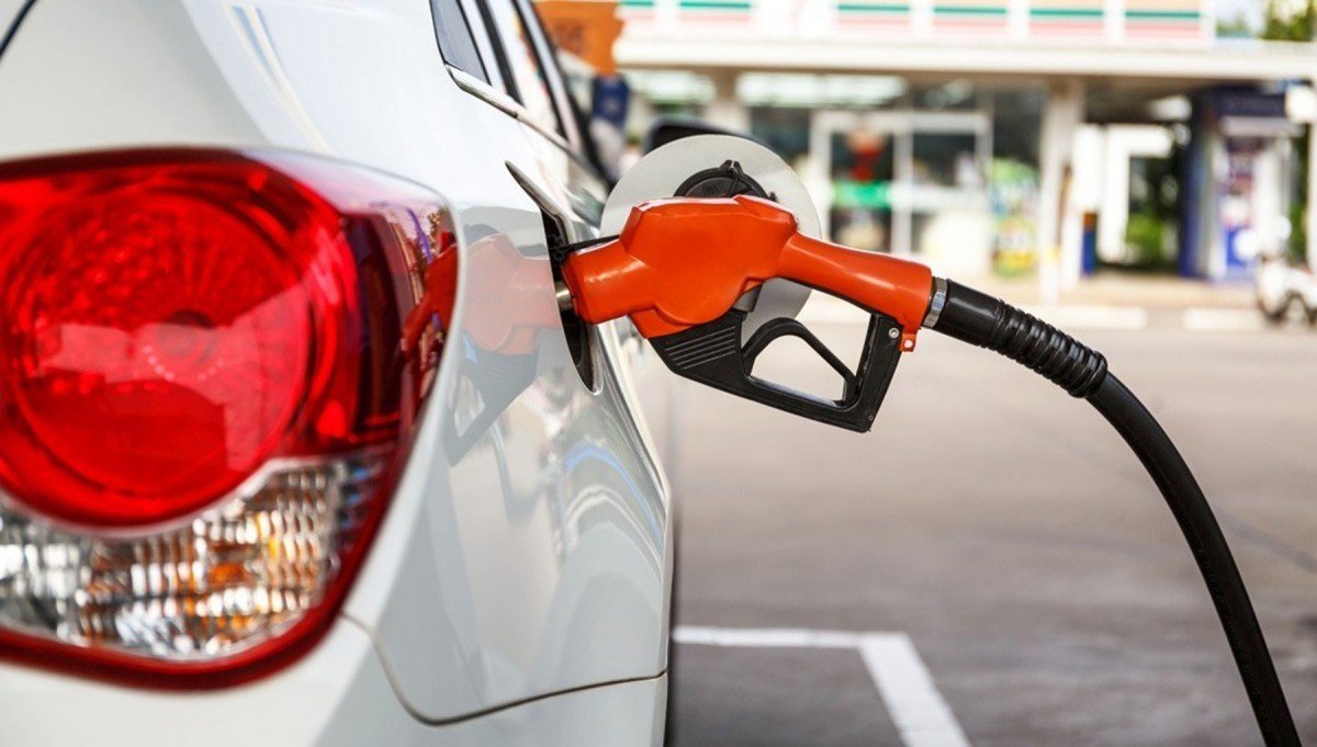 Gobierno congelará por un mes precios combustibles