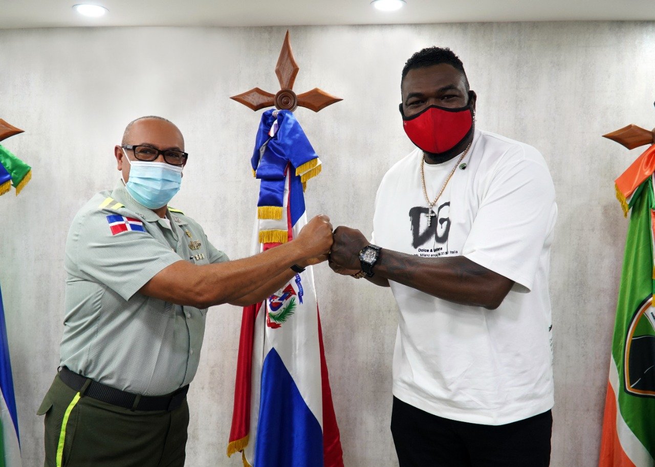 David Ortiz pide a los nuevos talentos del béisbol que conduzcan con prudencia y respeten las señales de tránsito