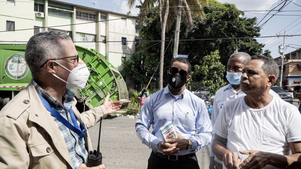 Manuel Jimémez da plazo a empresa de recogida de basura para que se retire de Santo Domingo Este Manuel Jimémez da plazo a empresa de recogida de basura para que se retire de Santo Domingo Este