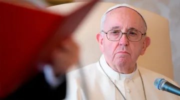 El vaticano informa papa Francisco permanecerá en hospital durante 7 días tras operación quirúrgica programada