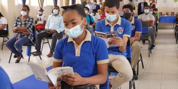 Ministerio Educación abre Punto de Lectura en el liceo Benito Juárez de Cristo Rey