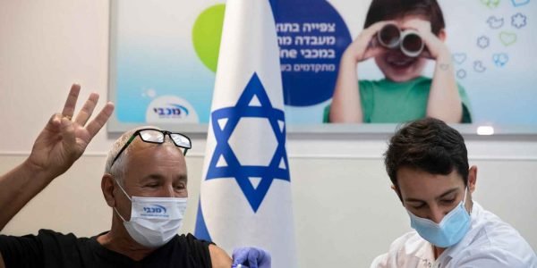 Israel inicia vacunación anticovid con tercera dosis a las personas mayores de 60 años