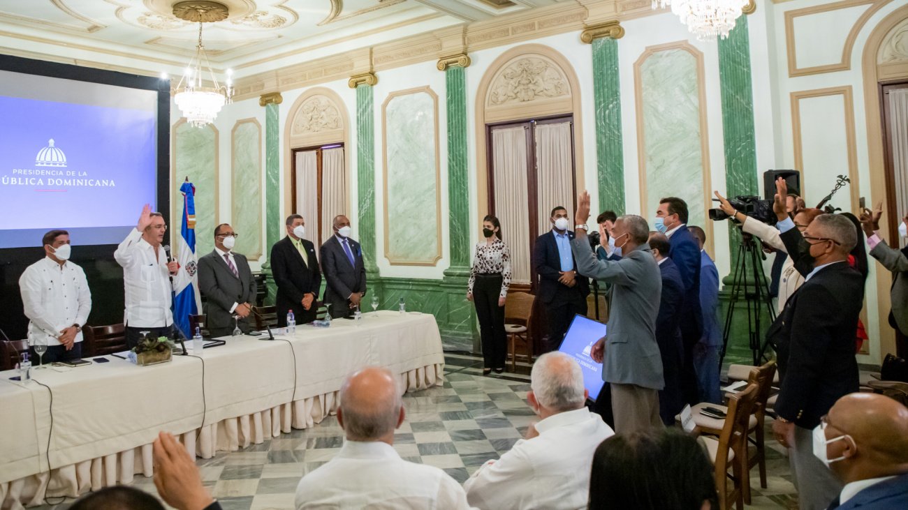 Abinader juramenta 393 nuevas cooperativas creadas en el primer semestre del año