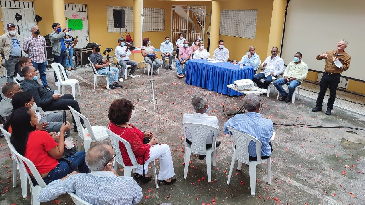 Ayuntamiento y juntas de vecinos definen rutas y frecuencias de recogida de basura en circunscripción 2 de Santo Domingo Este