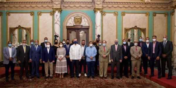 Presidente Abinader recibe al equipo nacional de béisbol que participará en los Juegos Olímpicos Tokio 2020