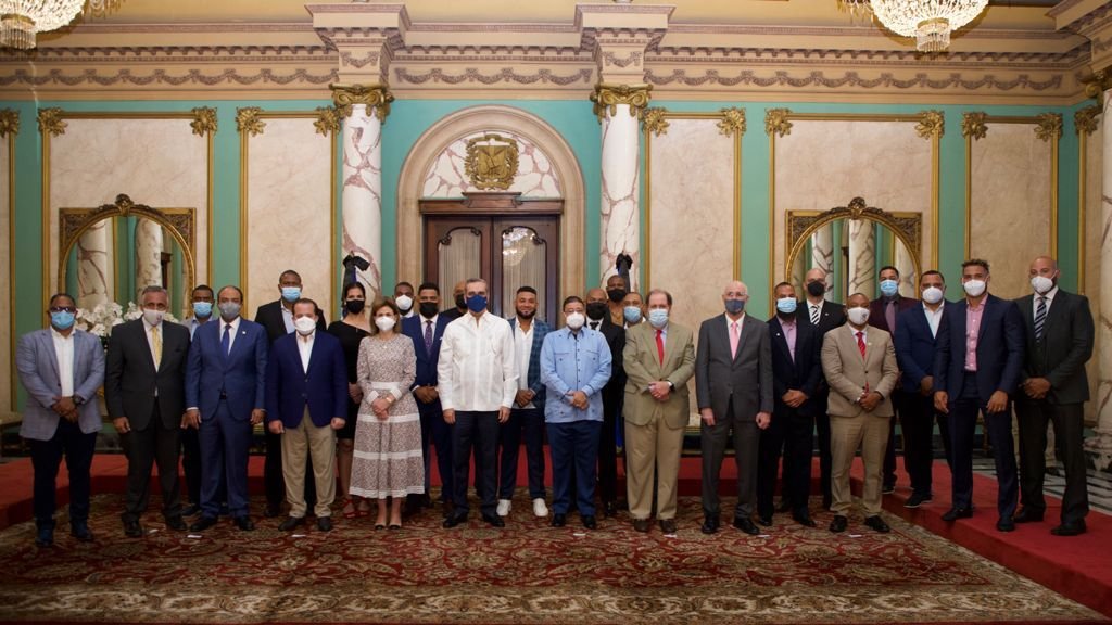 Presidente Abinader recibe al equipo nacional de béisbol que participará en los Juegos Olímpicos Tokio 2020