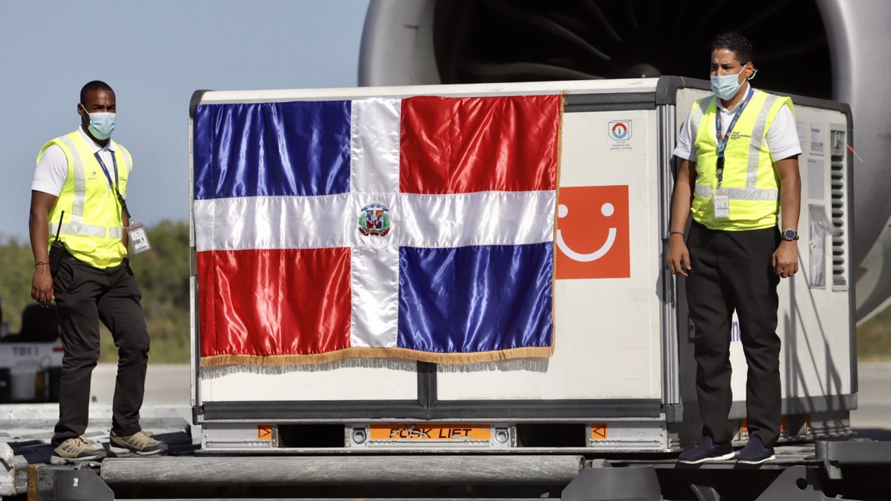 RD recibe lote de 136,890 dosis de vacunas Pfizer