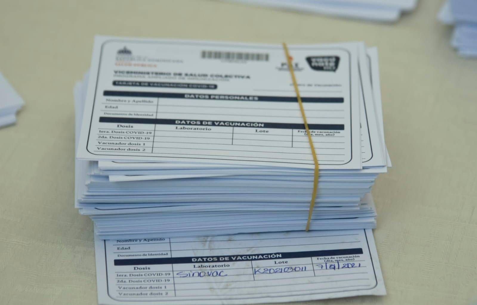 Policía captura cabecilla de banda de falsificadores de tarjetas de vacunación contra el Covid-19