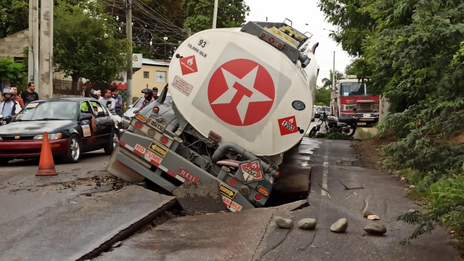Camión transportaba combustible se accidentó en La Herradura, Santiago