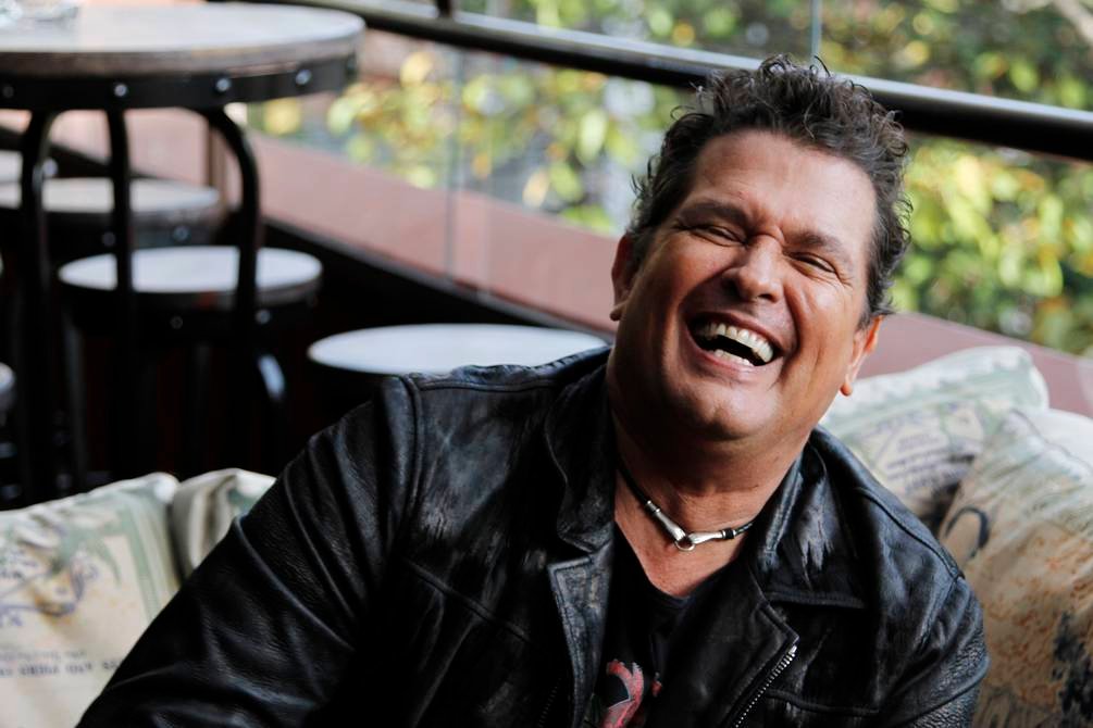 Carlos Vives y el dúo Mau y Ricky se unen en un nuevo sencillo