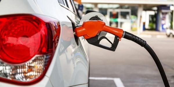 Congelan precios de los combustibles