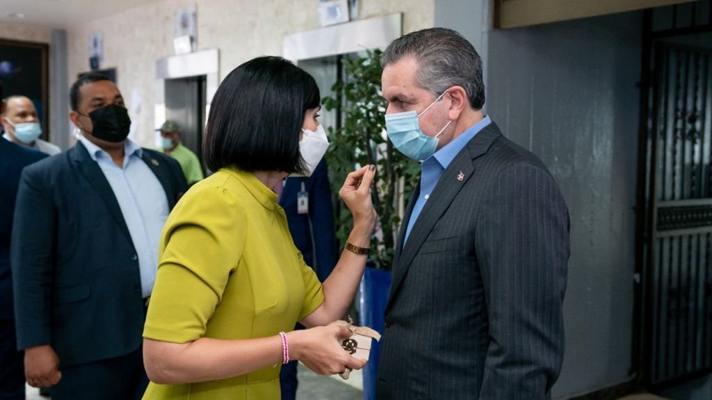 Primera dama Raquel Arbaje visita oficinas de Proyectos Estratégicos y Especiales de la Presidencia