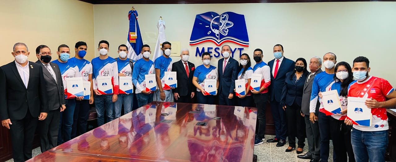MESCYT facilita becas con cobertura total a once jóvenes ganadores de primer lugar en concurso de la NASA