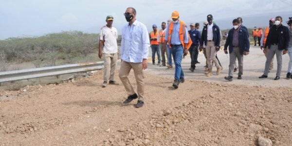 Deligne Ascención dispone reconstrucción de 5 puentes derribados por Tormenta Grace en Barahona y restablecer el paso por el de Las Tres Luces en Neiba