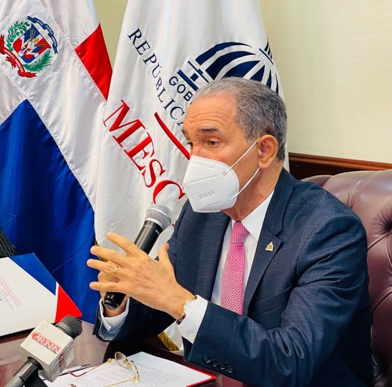 Franklin García Fermín asegura becas a empleados han sido apegadas a las normativas vigentes de la institución que datan de años anteriores