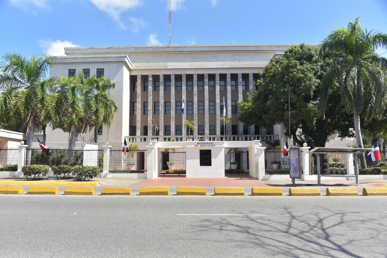 El MINERD paga RD,592,384.29 por licencia pre y post natal