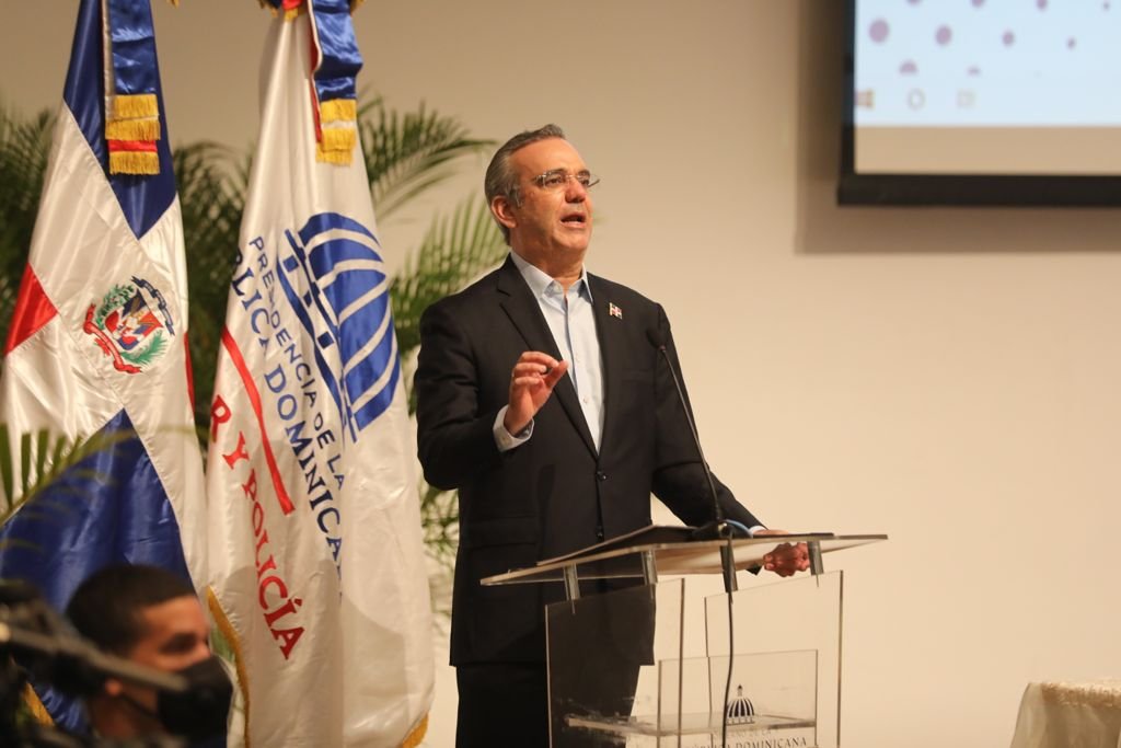 Abinader anuncia extensión de “Mi País Seguro” a tres barrios de la capital y SFM