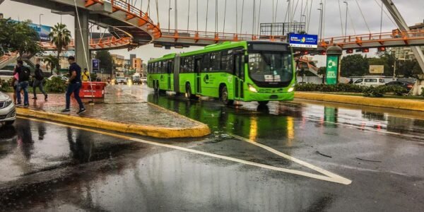 Disponen autobuses de la OMSA para el traslado de personas en zonas vulnerables