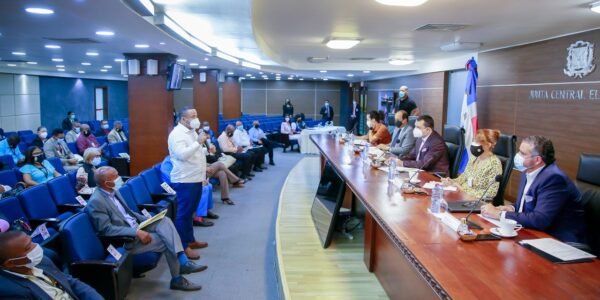 El Pleno de la JCE realizó encuentro con miembros y secretarios de Juntas Electorales de Santo Domingo, SPM y Monte Plata