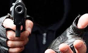 Atracadores hieren de un balazo y despojan de una motocicleta a un raso de la PN