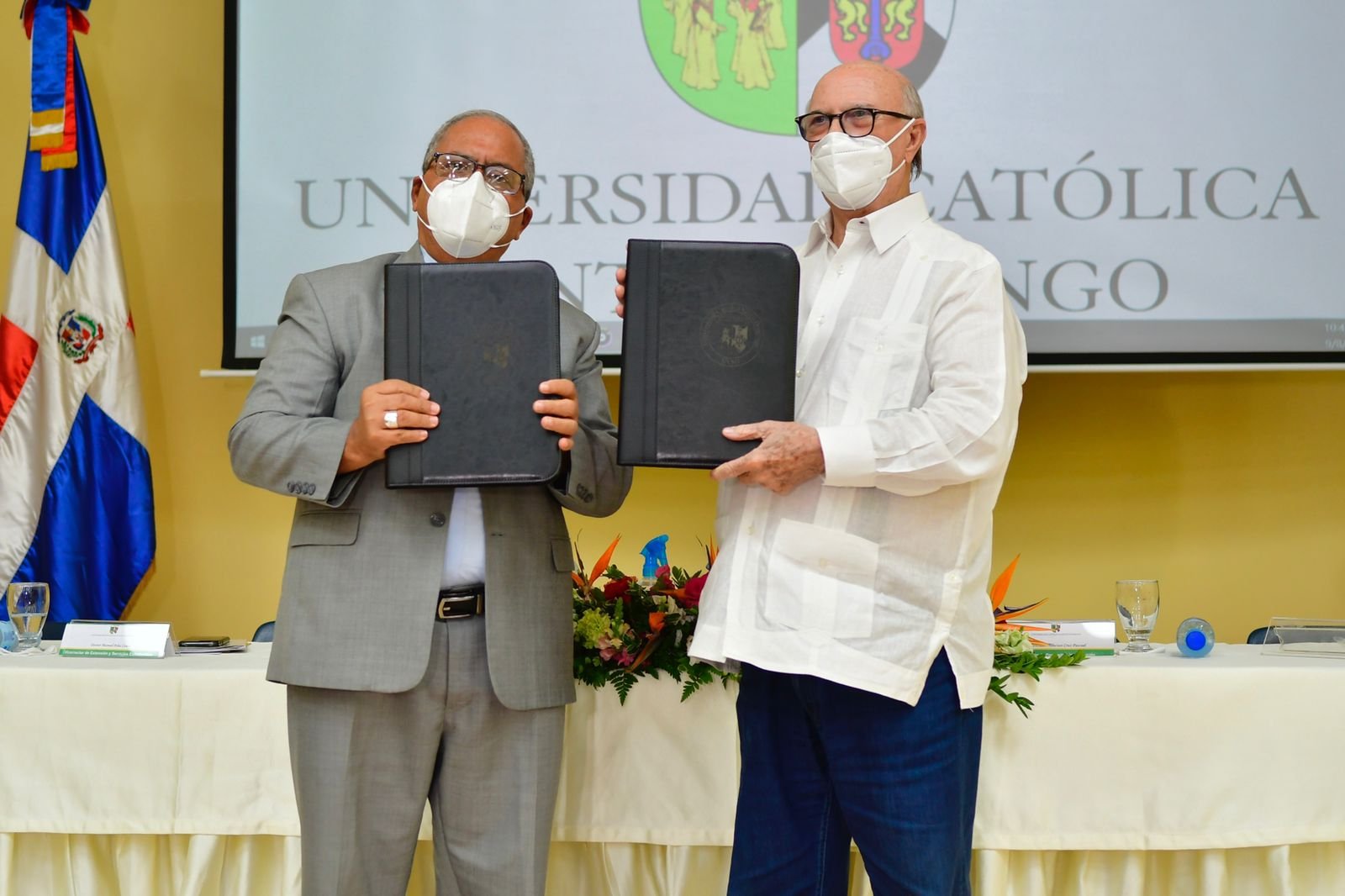 Universidad Católica Santo Domingo y el Instituto de Formación Política Dr. José Francisco Peña Gómez firman convenio de Educación Continuada