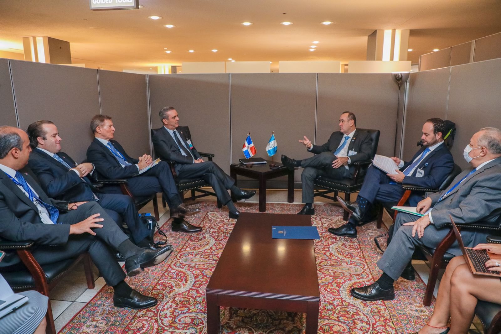 Abinader se reúne con presidentes de Guatemala y Ecuador