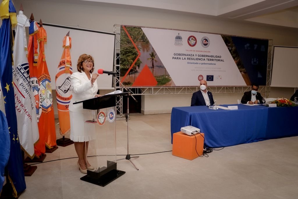 Gobernadoras de todo el país y la Defensa civil se reúnen