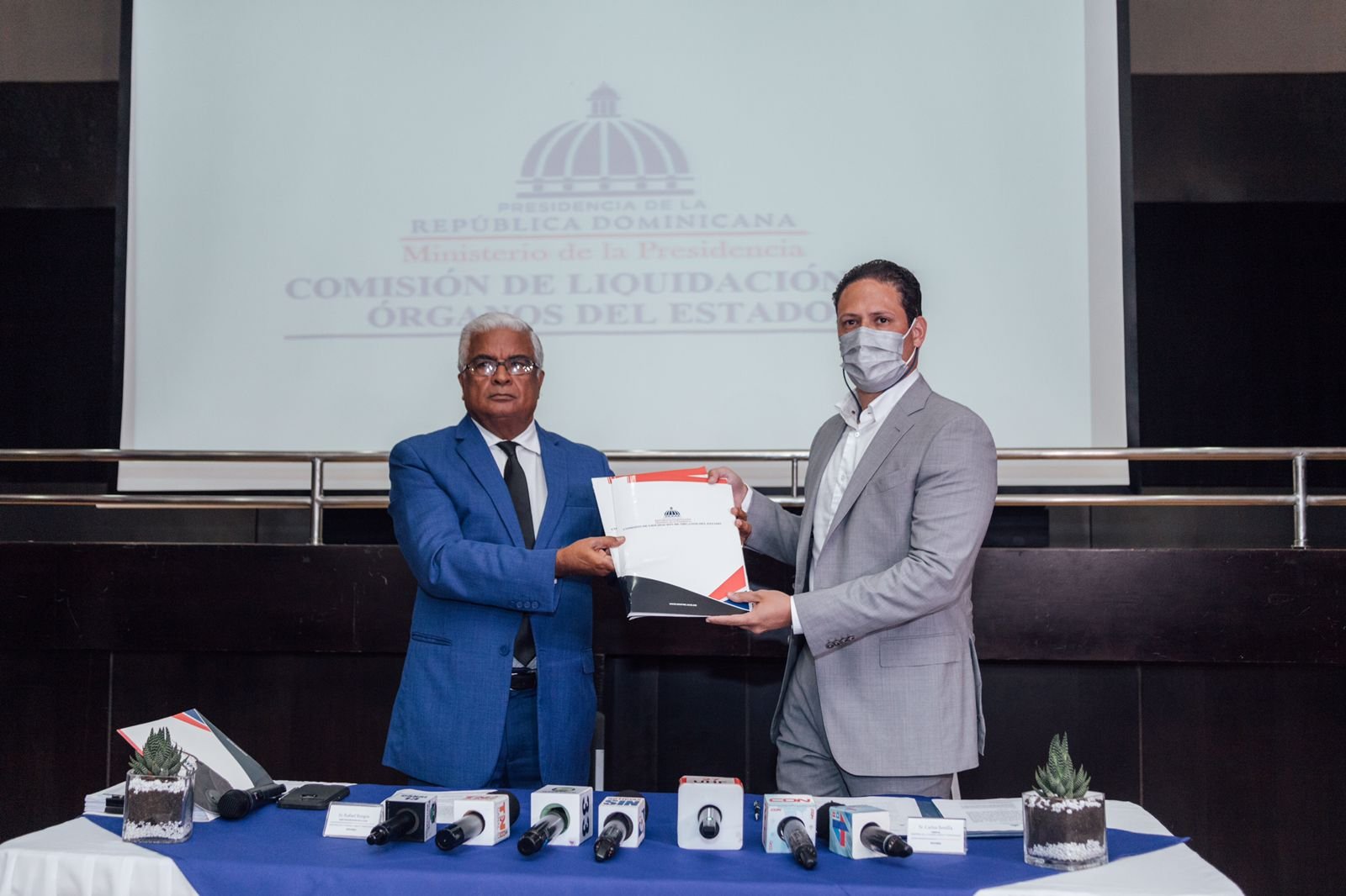 Comisión Liquidadora de Órganos del Estado formaliza entrega de Obras OISOE al MIVHED