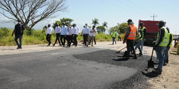 Ministro de Obras Públicas garantiza para octubre terminación carretera San Juan-Las Matas de Farfán