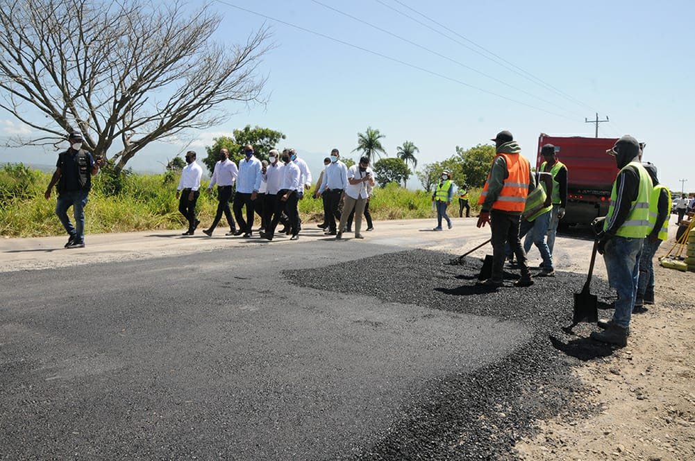 Ministro de Obras Públicas garantiza para octubre terminación carretera San Juan-Las Matas de Farfán