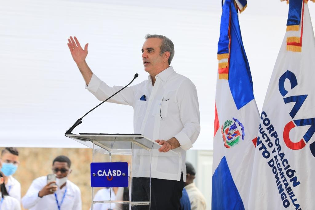 Abinader destaca ahorro en más de la mitad presupuestado para saneamiento de cañada