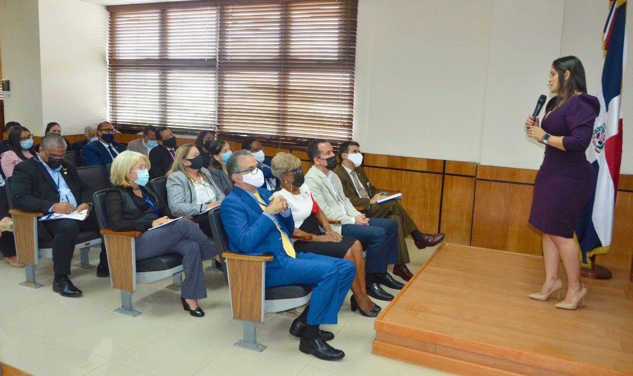 Capacitan jueces y servidores del Tribunal Superior Electoral cómo fortalecer Portal Único de Transparencia