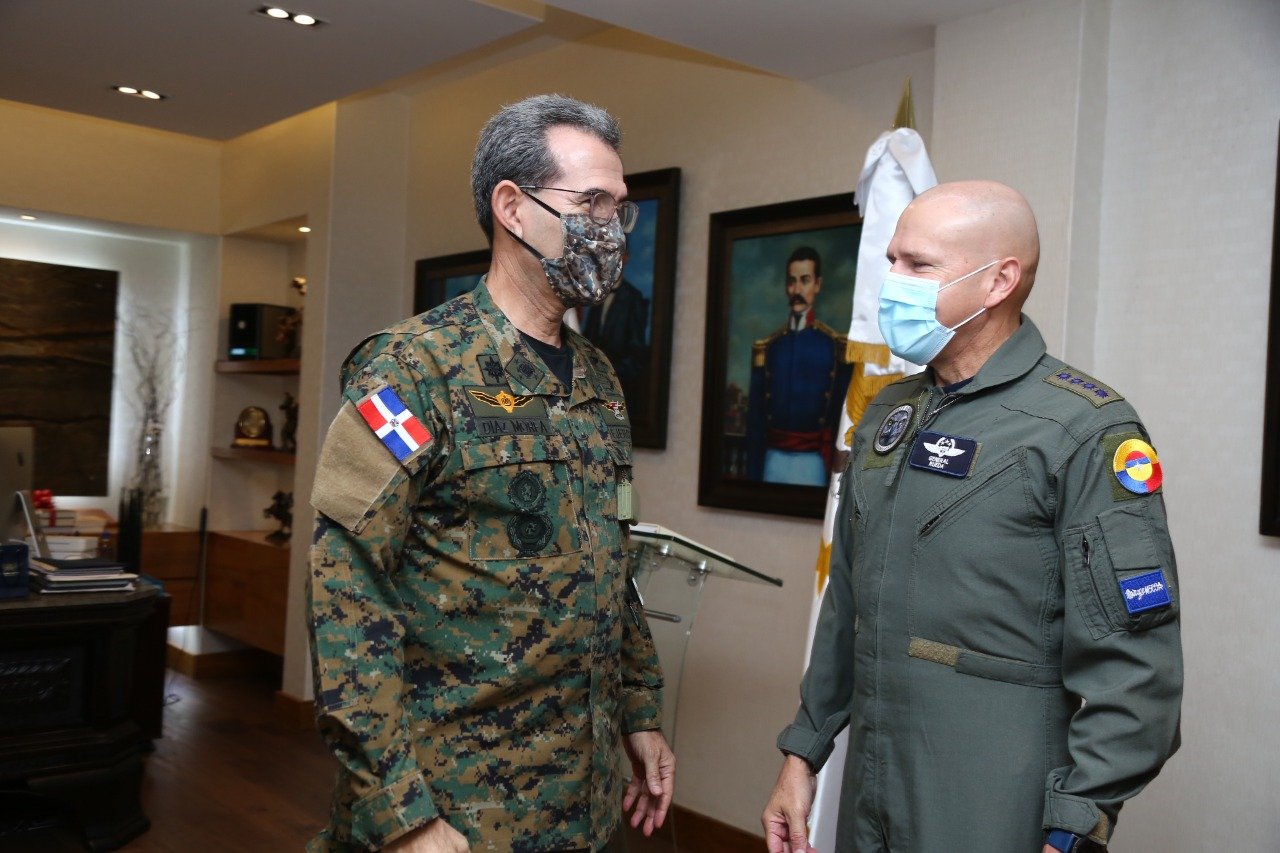 Ministro de Defensa sostiene reunión con el Comandante de la Fuerza Aérea de Colombia