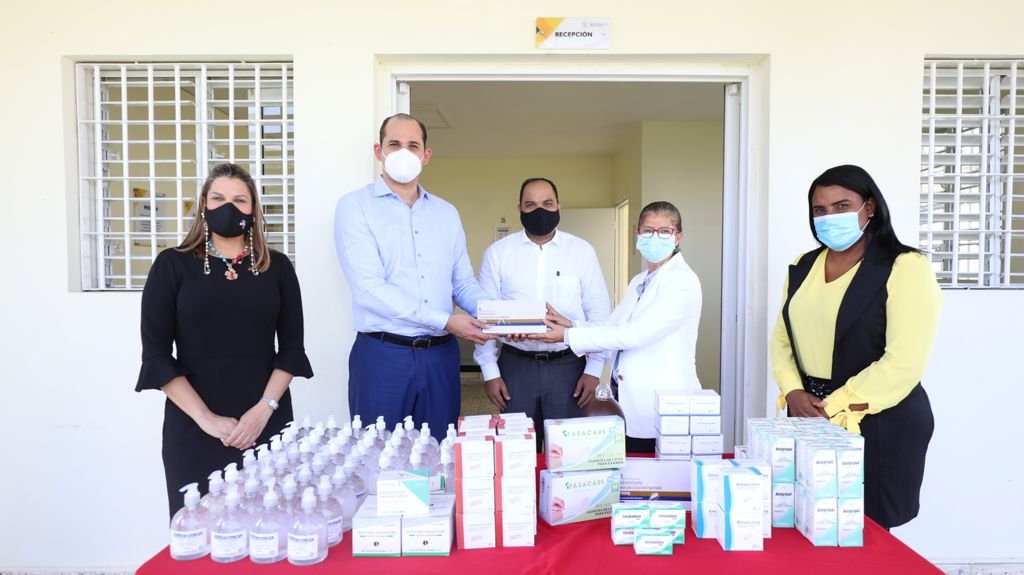 Defensor del Pueblo y PROMESE/CAL entregan medicamentos a menores privados de libertad en SDO