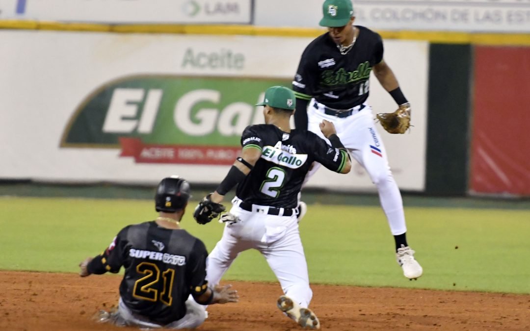 Águilas empatan en el tercero con Leones