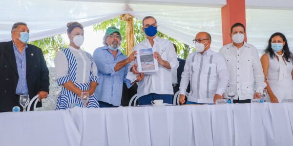 Presidente Abinader dispone obras por más de RD$979 millones en Monseñor Nouel