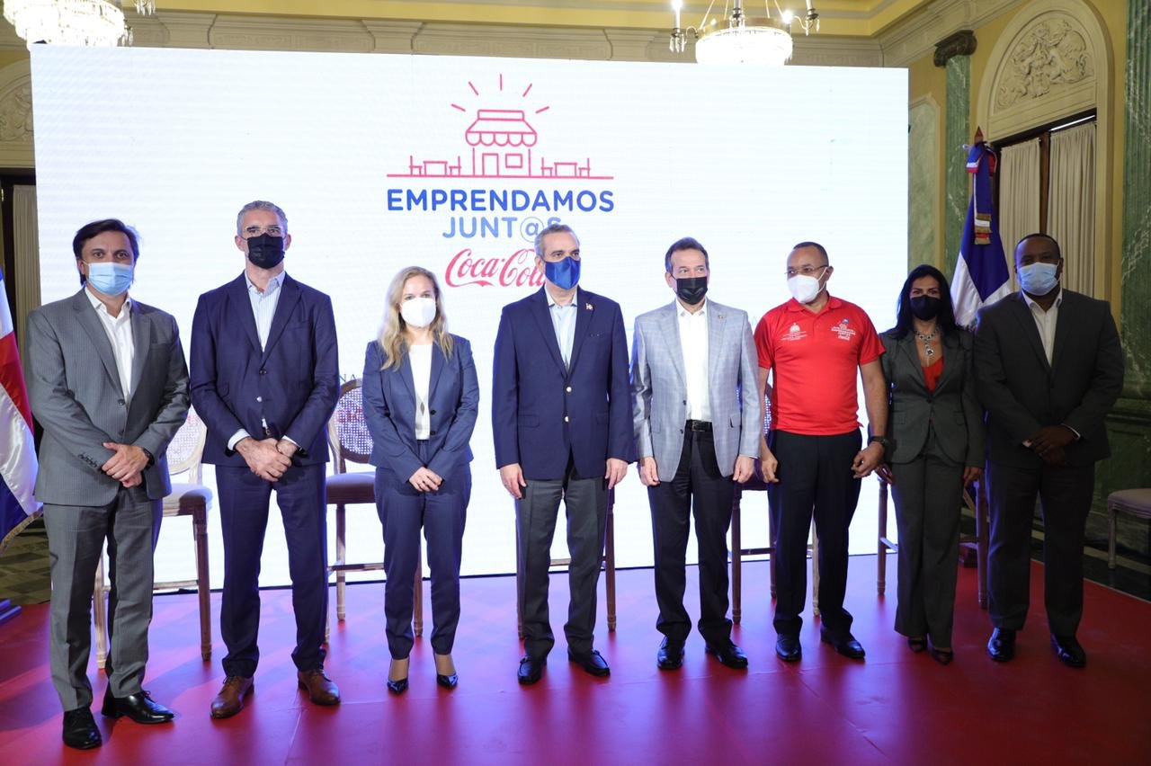 Gobierno dará apoyo a 10 mil colmaderos; el proyecto Emprendamos Juntos se desarrollará con el Sistema Coca-Cola y una inversión de 500 mil dólares