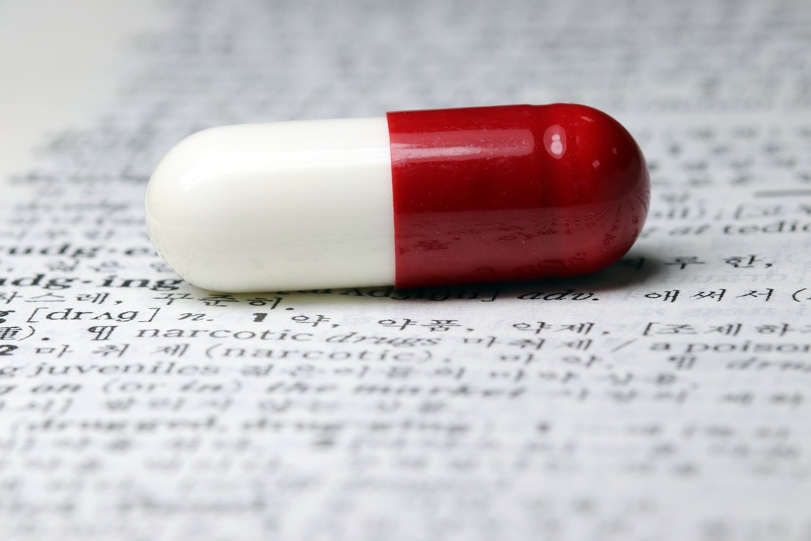 Reino Unido autoriza el uso de la primera pastilla antiviral contra el COVID-19