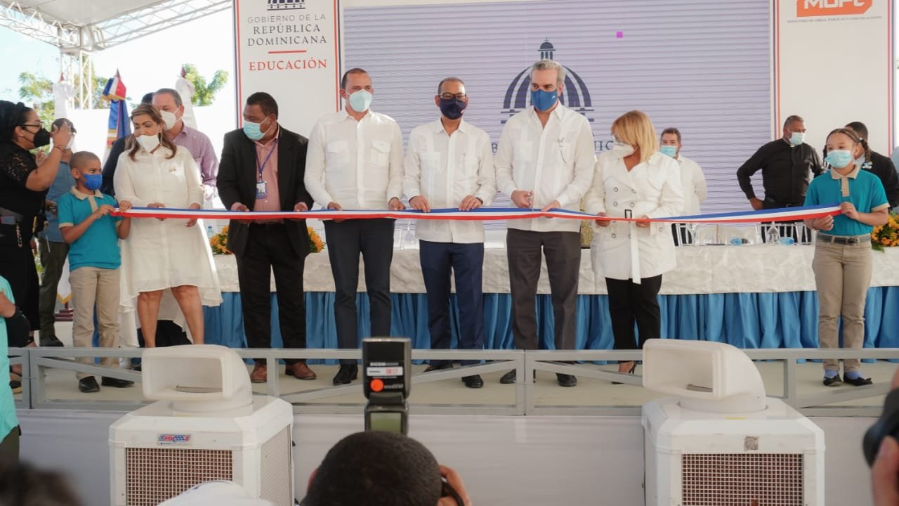 Abinader inaugura en SJM una escuela de 20 aulas con una inversión superior a los 86 millones de pesos