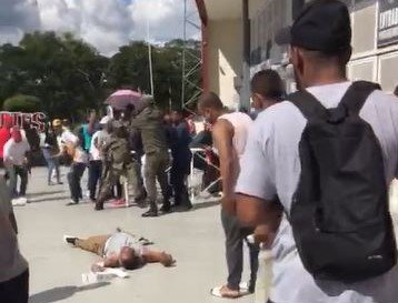 Policía investiga incidente en Estadio Julián Javier donde dos fanáticos y seguridad resultan heridos
