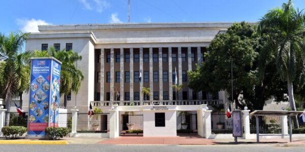 Educación, Salud Pública y el Gabinete de Salud evalúan comportamiento de la Covid-19