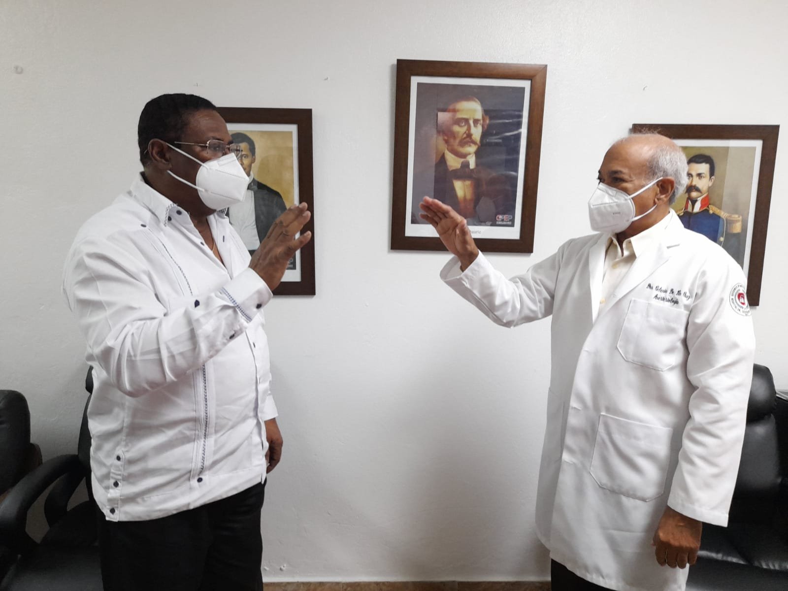 Posesionan nuevo director en el Hospital Salvador B. Gautier