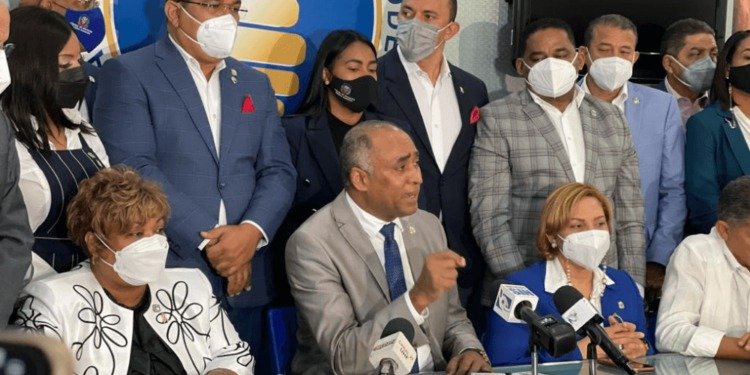 Bancada del PRM, en Cámara de Diputados, respaldará en bloque Código Penal sea dejado para próxima legislatura.